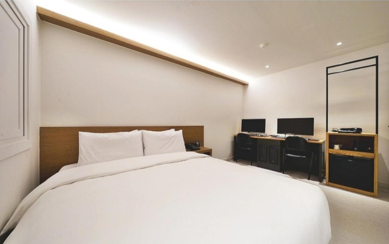 Busan Seomyeon Business Hotel J7 Экстерьер фото